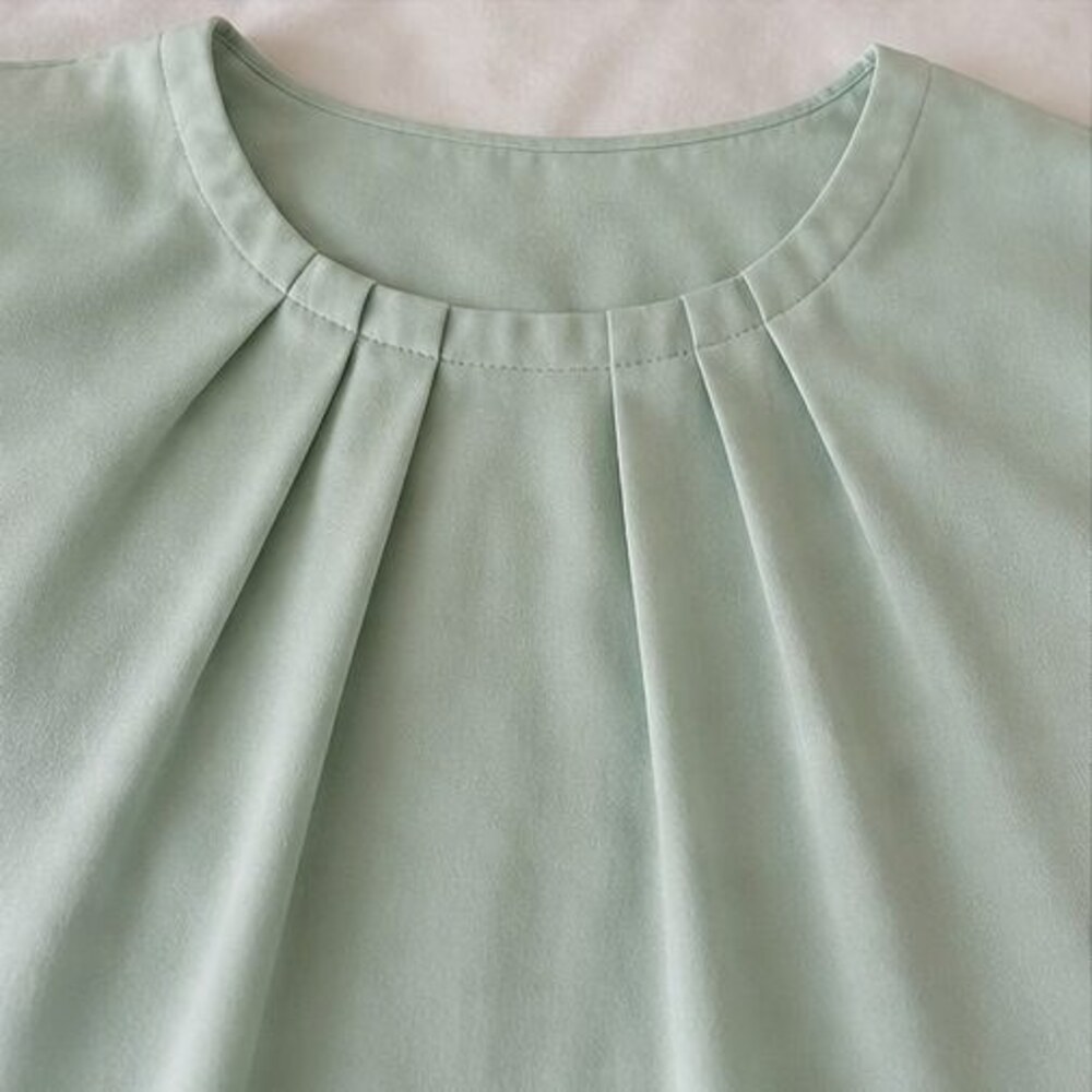 Emerald Ruffle Blouse - Picture 4 of 6